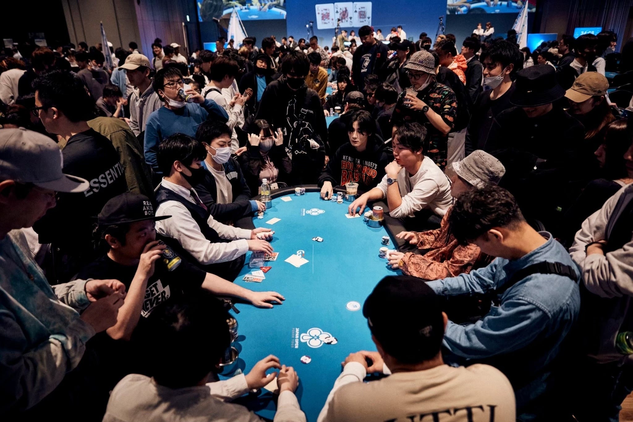 会場を埋め尽くすプレイヤー