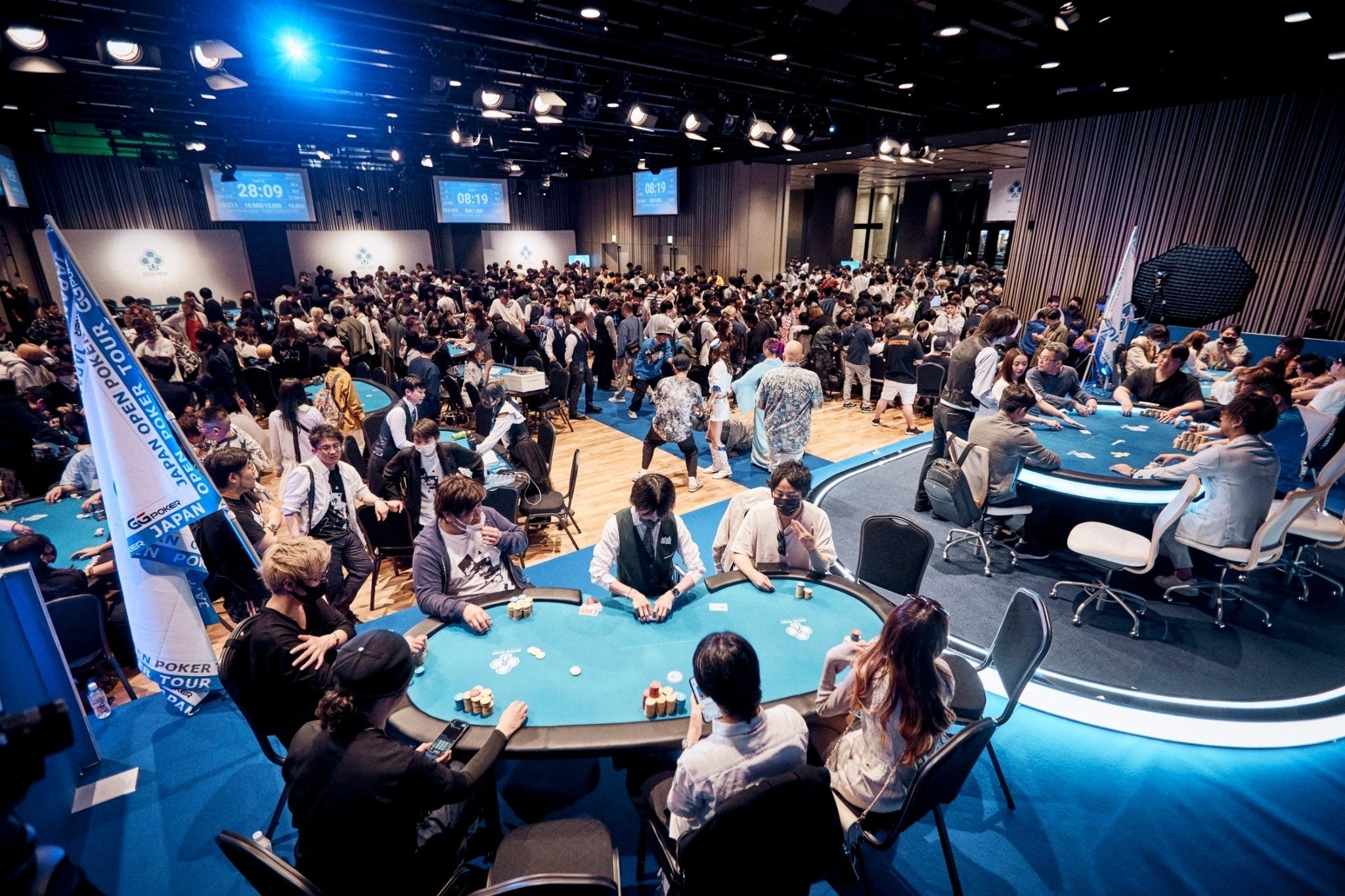 会場を埋め尽くすプレイヤー