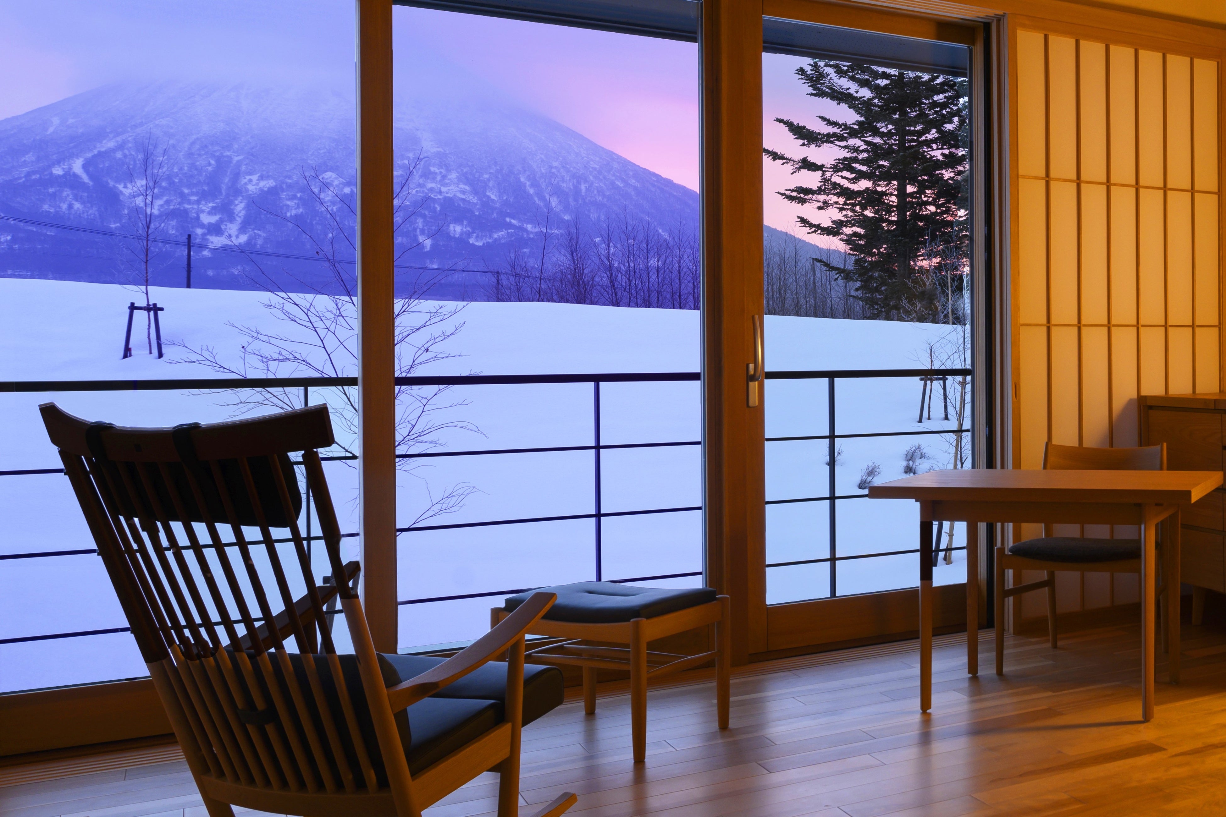 リビングルームより望む羊蹄山