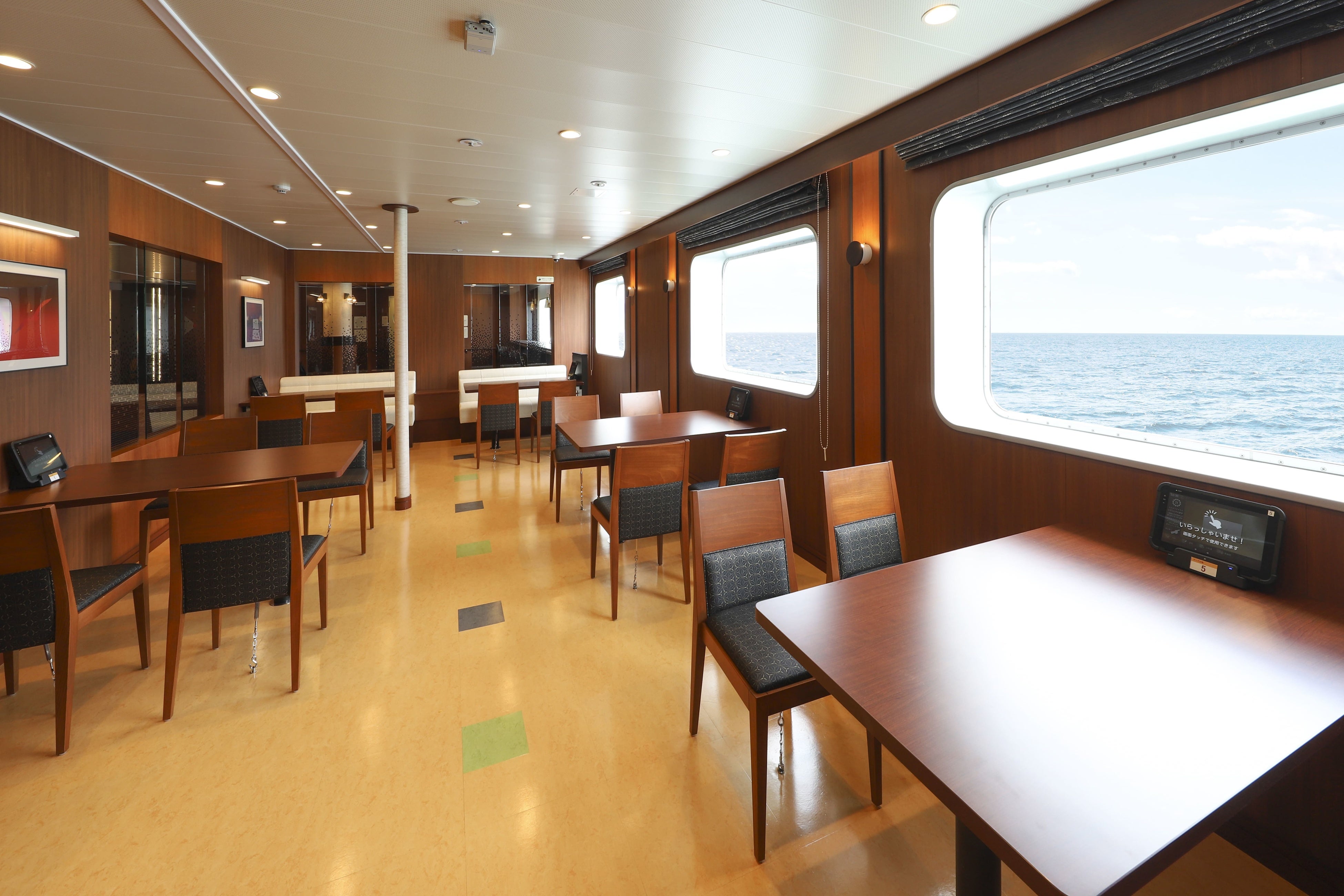 タブレットオーダー式のレストラン