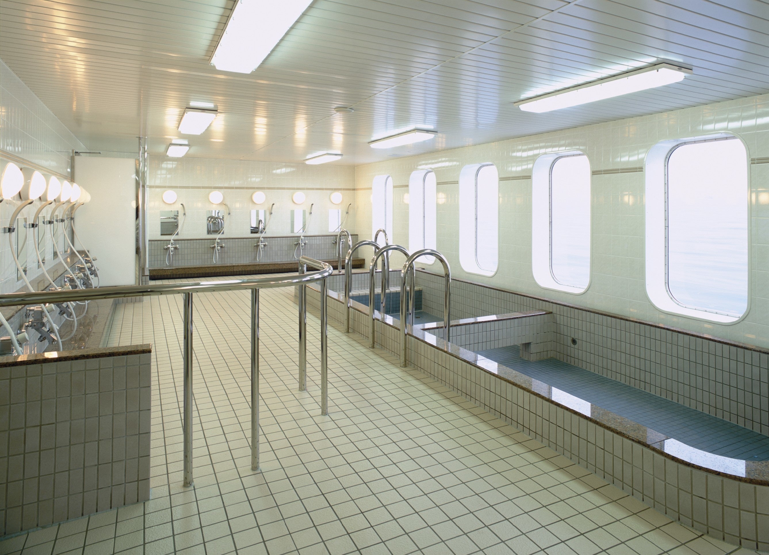 新日本海フェリー「らいらっく・ゆうかり」大浴場