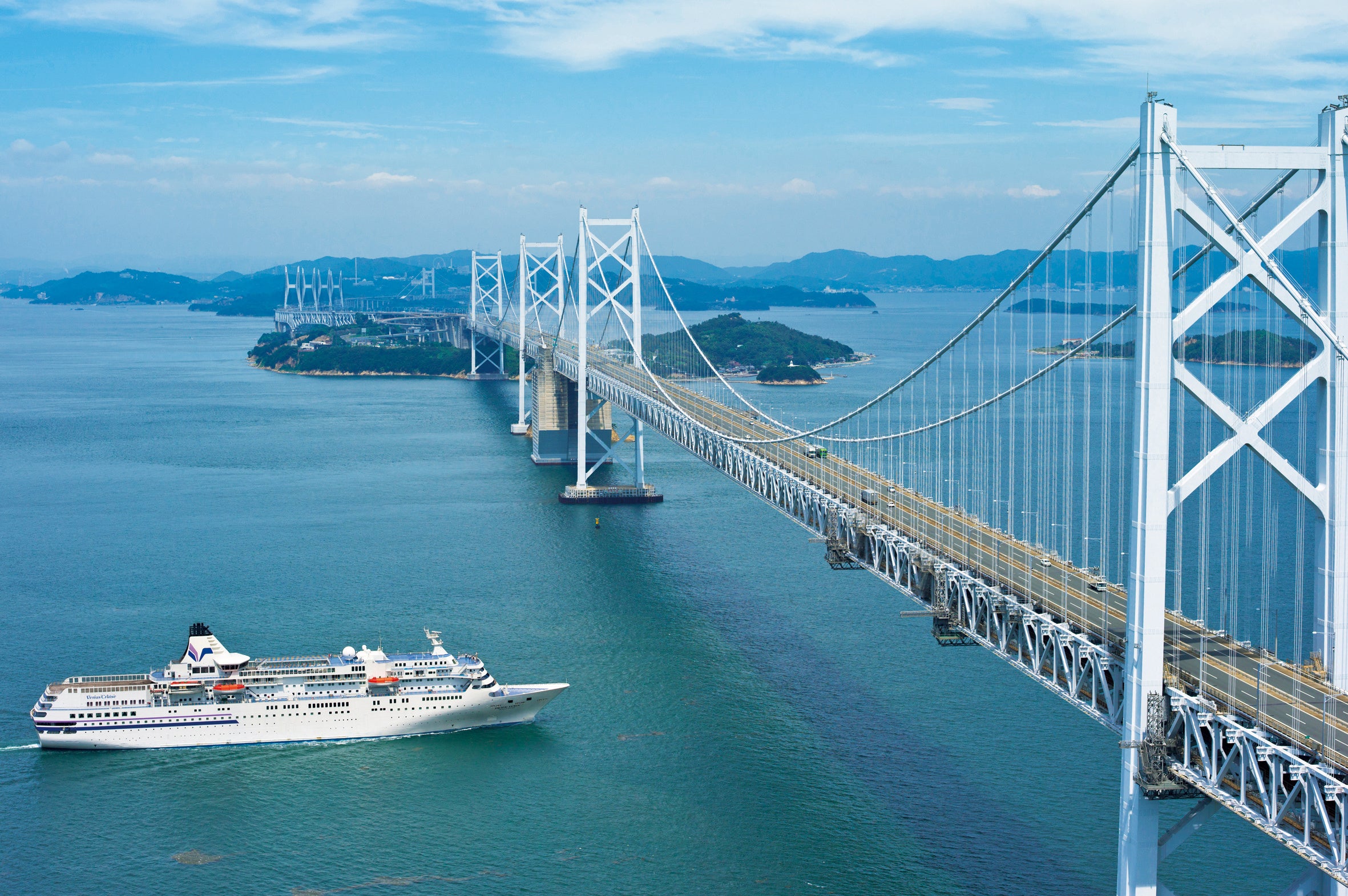 瀬戸大橋を航行　Photo by 篠本秀人