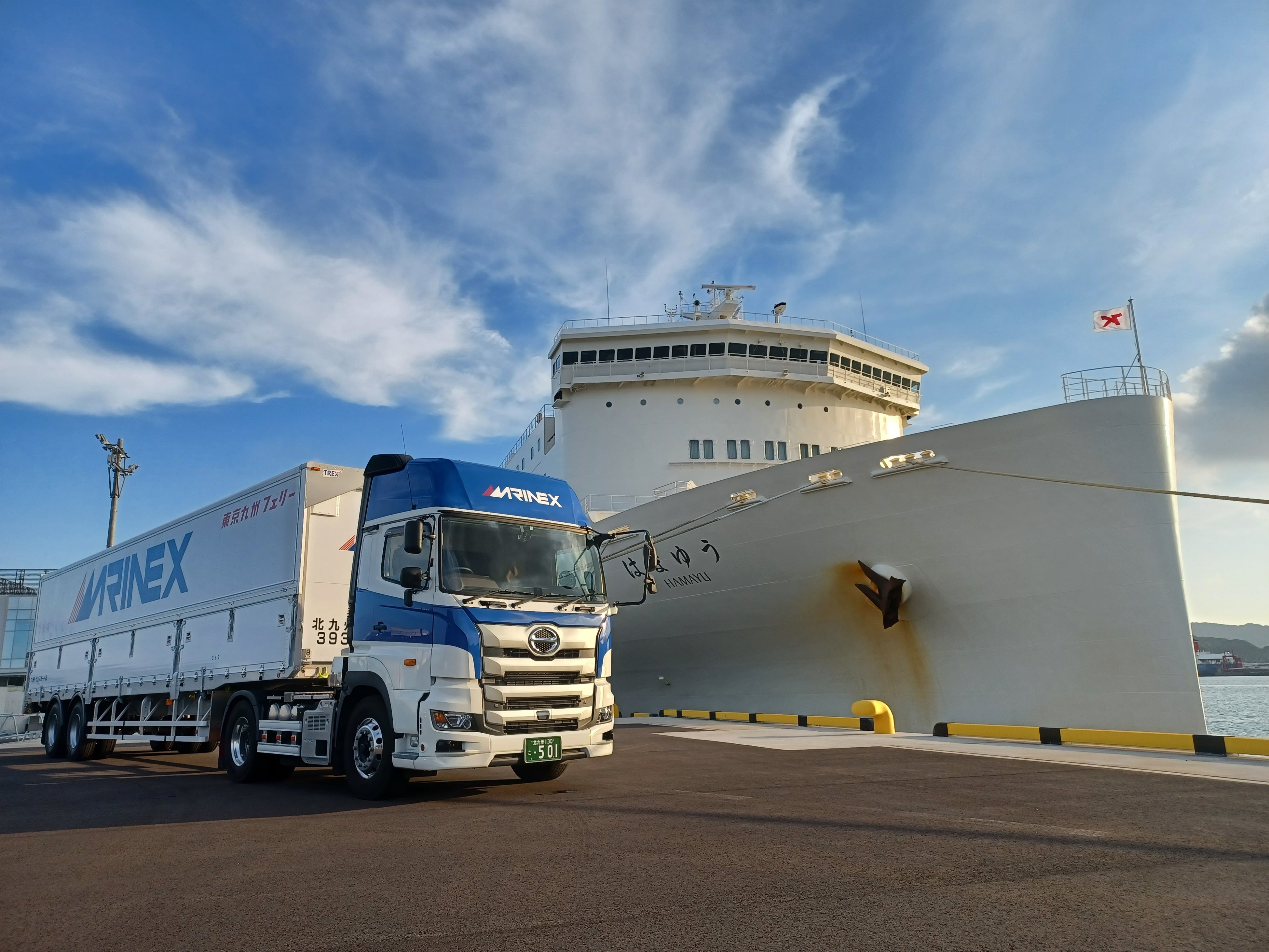 フェリーとトレーラー