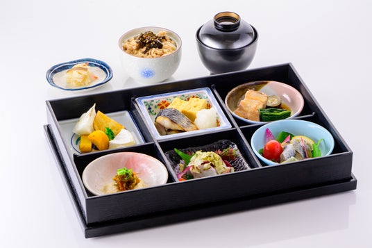 【新日本海フェリー】船内レストラン特別メニュー「北前船 六華堂彩膳」 【新日本海フェリー】船内レストラン特別メニュー「北前船 六華堂彩膳」