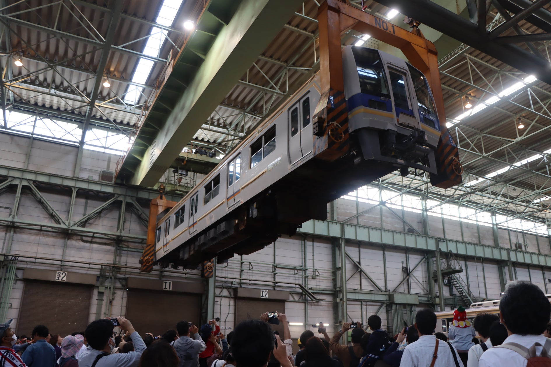 北海道「ゆにガーデン」園内で立ち乗り三輪モビリティ「ストリーモ」を試験導入します