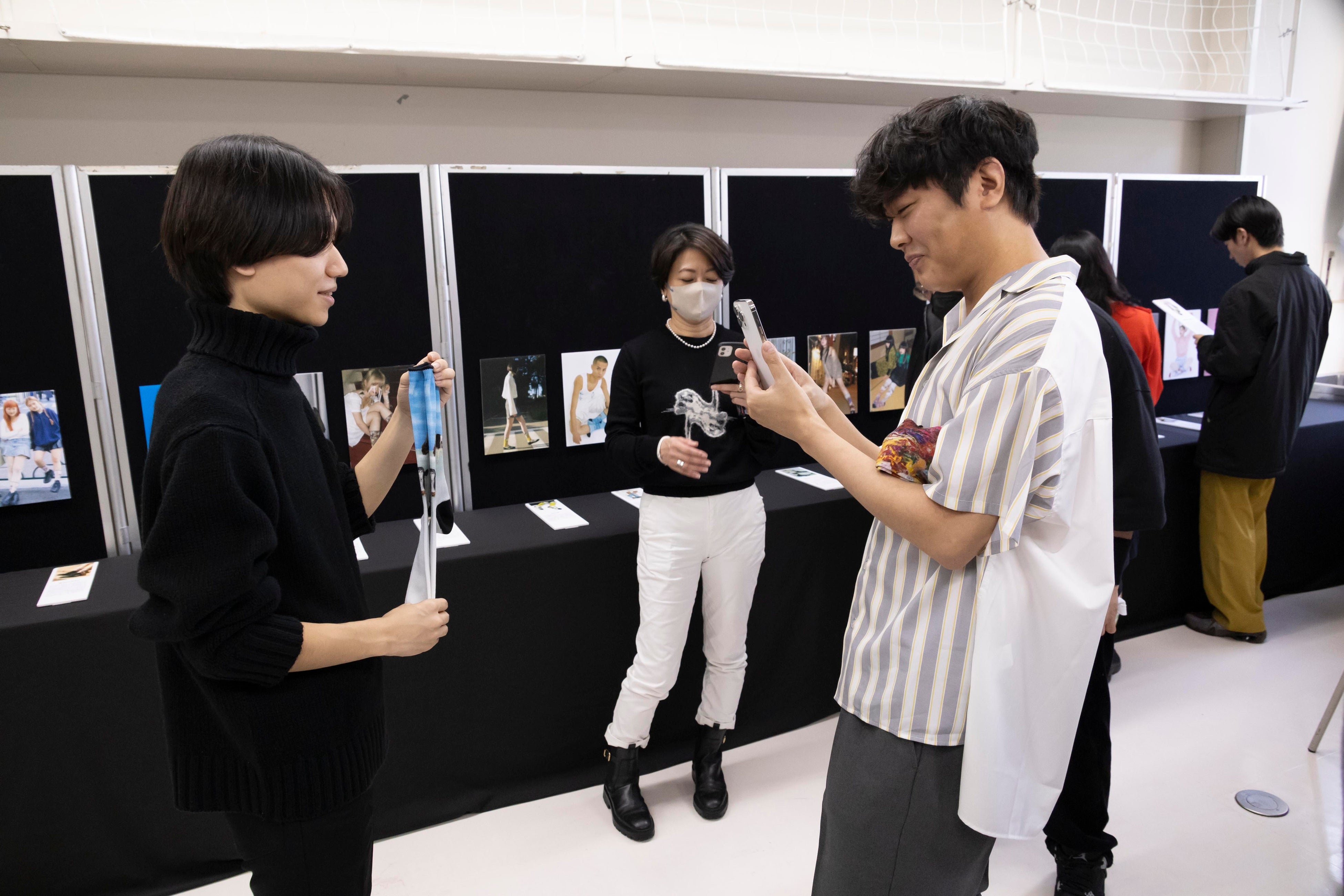 文化服装学院の学生が靴下の販売数を競う― | レンフロ・ジャパン