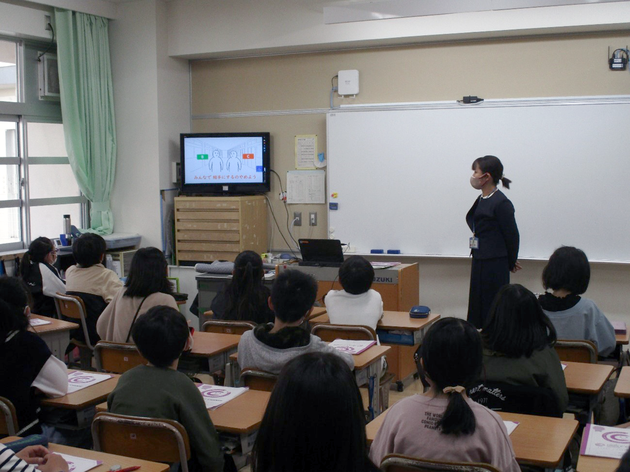 動画コンテンツを使用した授業の様子（吹田市内の小学校にて）