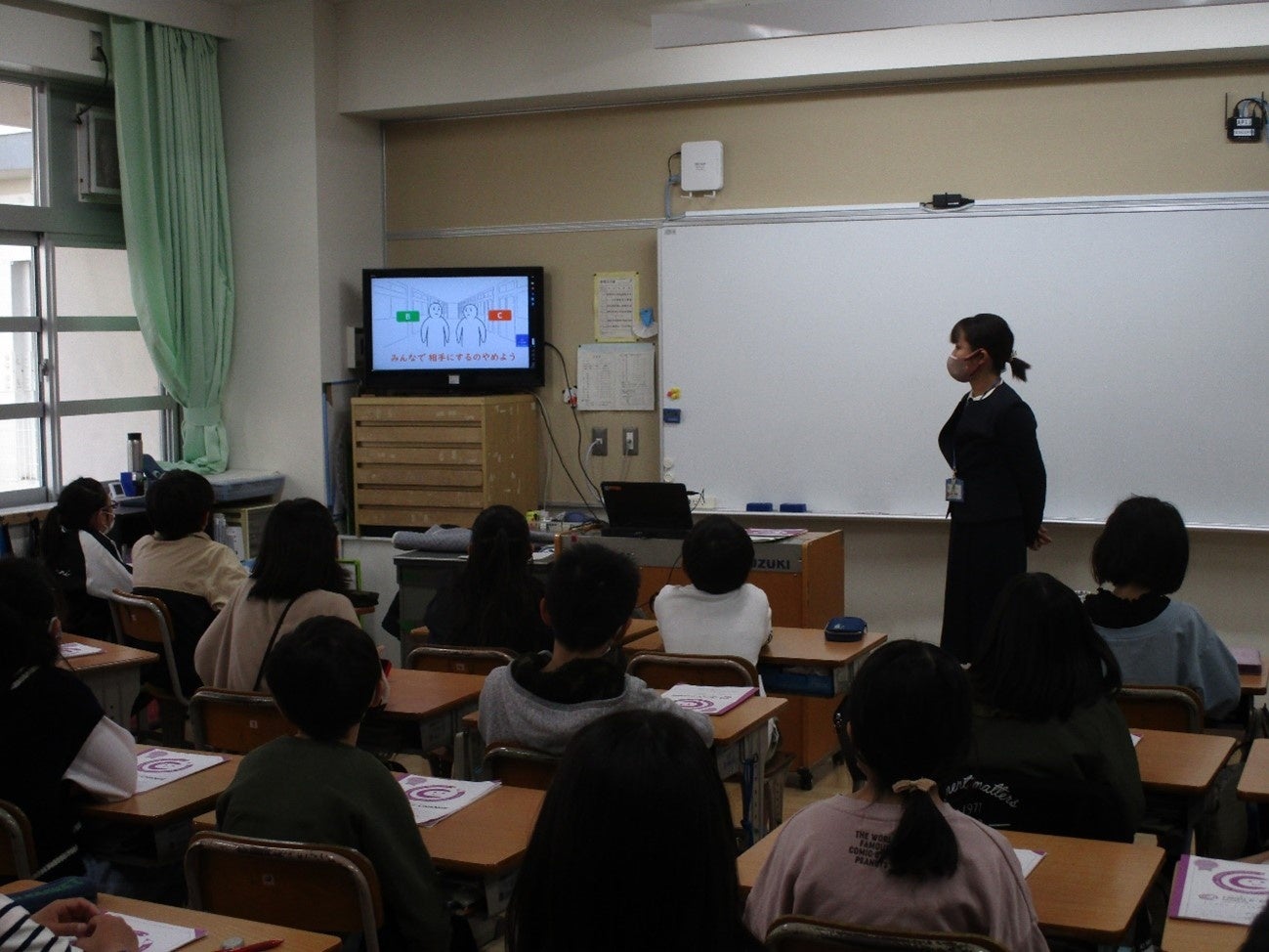 動画コンテンツを使用した授業の様子（吹田市内の小学校にて）