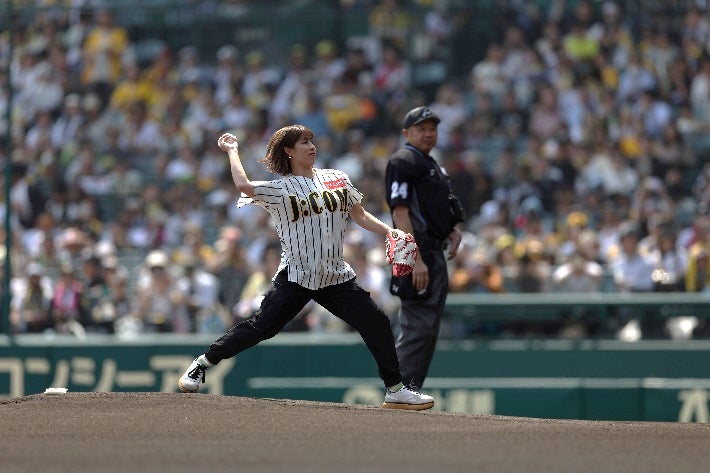 吉田沙保里、阪神甲子園球場でノーバウンド始球式!超速ネット光デーイベント概要も 吉田沙保里、阪神甲子園球場でノーバウンド始球式!超速ネット光デーイベント概要も