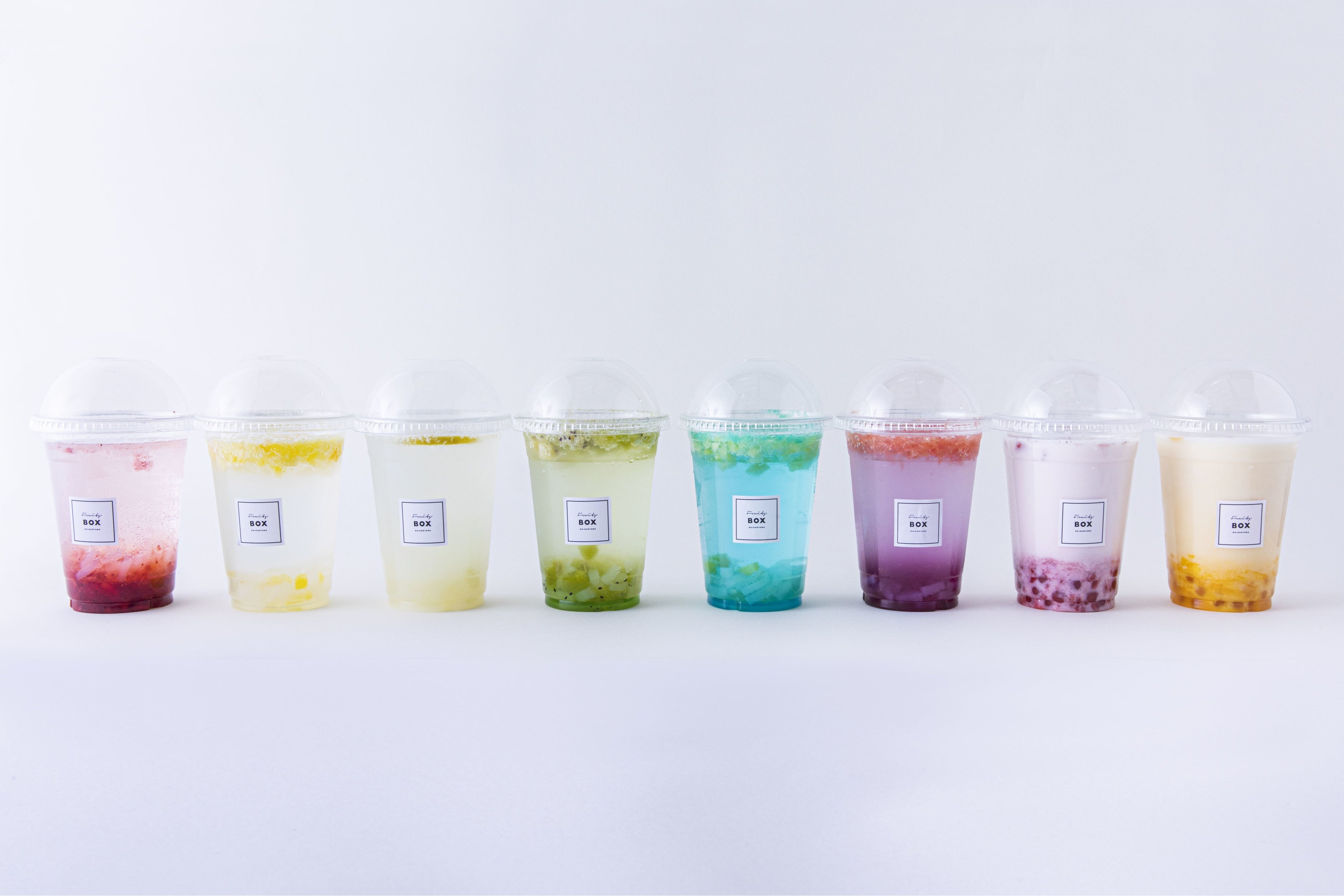 【自家製カラードリンク¥600（税込）】各種ソーダやミルクにフルーツ、ナタデココやタピオカが入ったドリンク