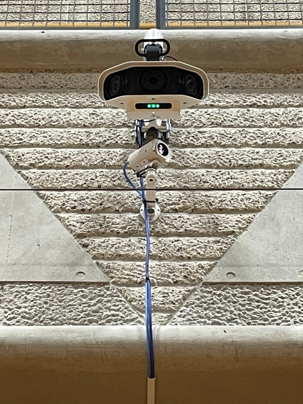 石垣市総合体育館に設置されている「STADIUM TUBE S3」