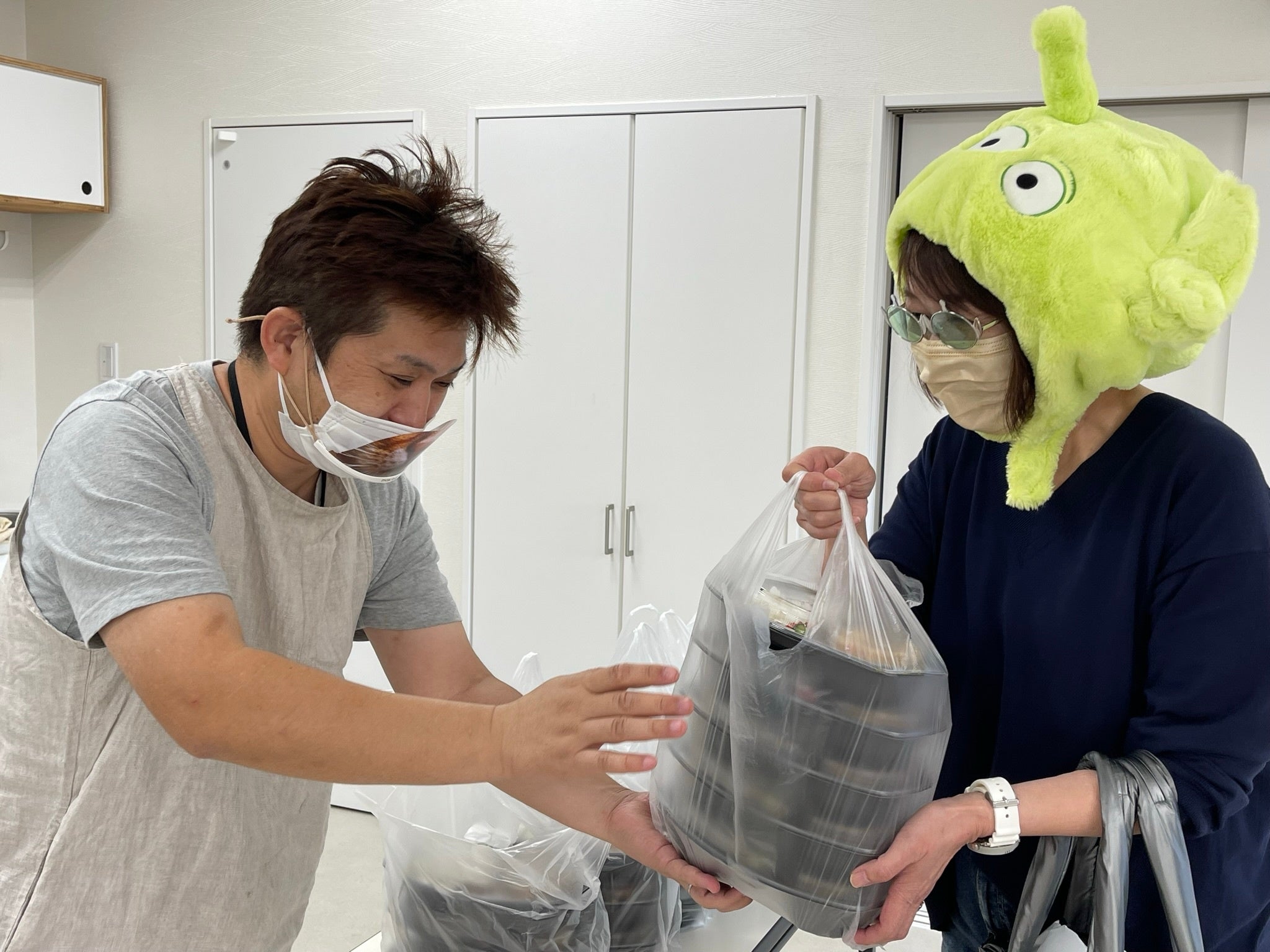 受け渡しの様子