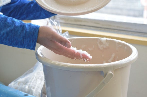 牛乳パックから手作りした和紙