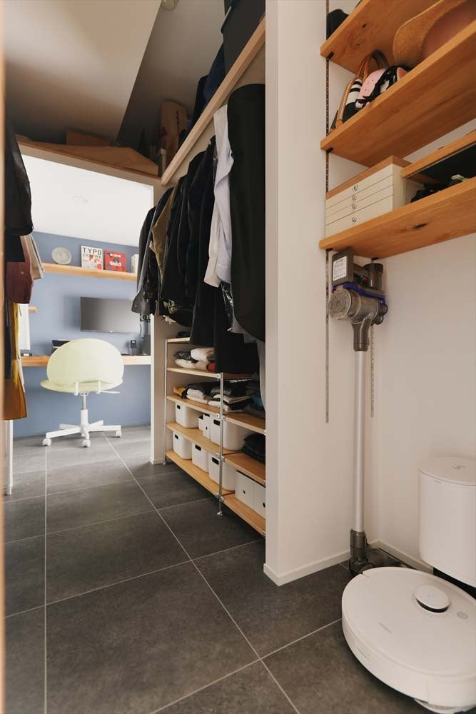 1位「夫婦それぞれの書斎も実現！木の質感あふれる大人の空間」（スタイル工房）より