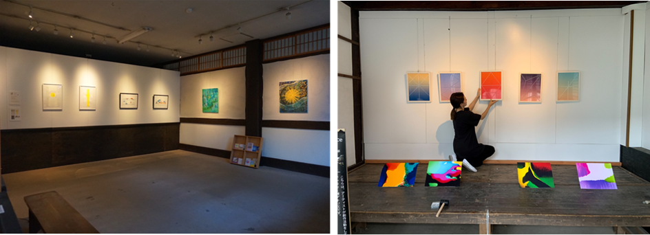 展示の様子／（右）岡田美香の入り口展示