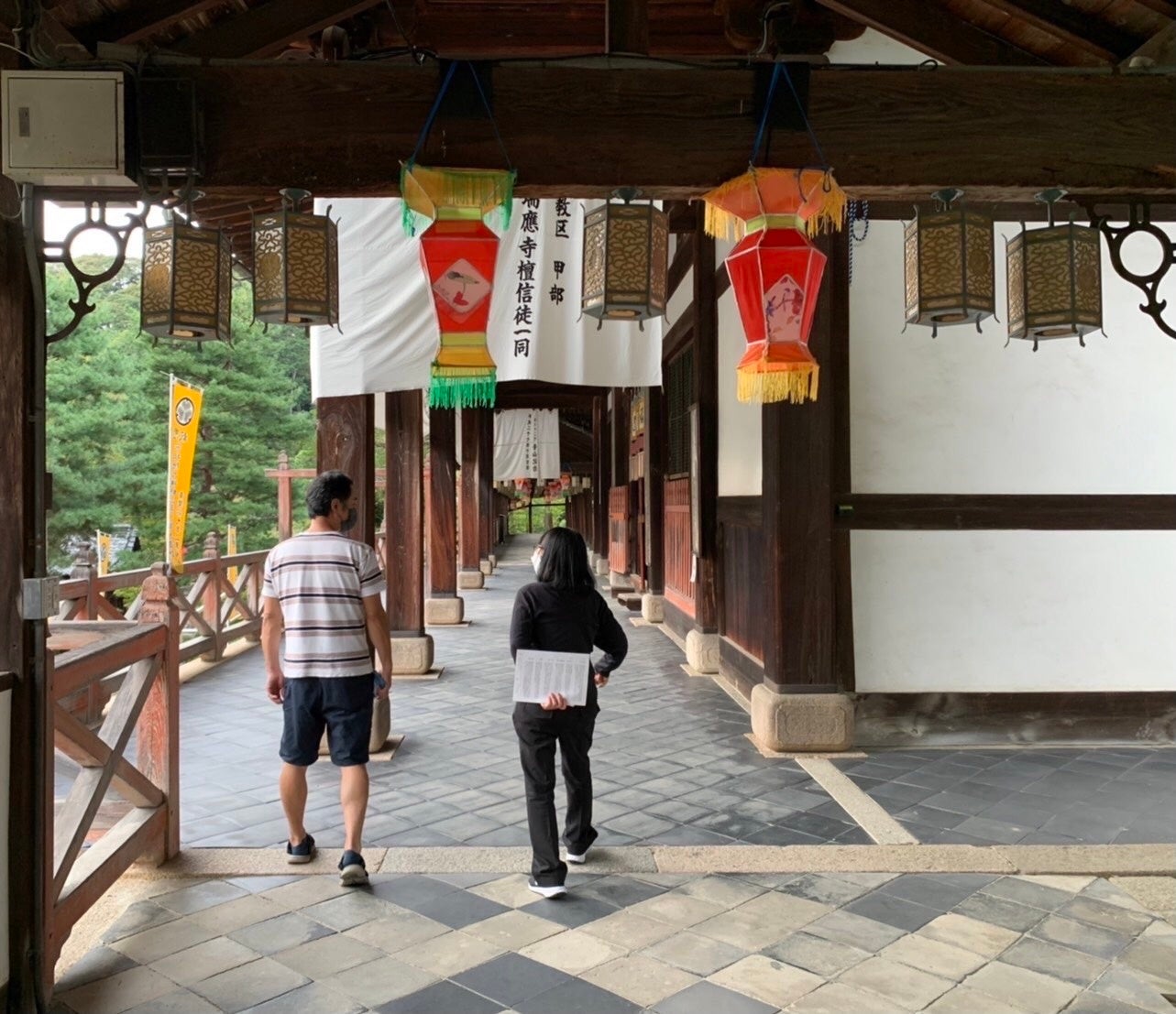 フィールドワーク中の藤崎了一