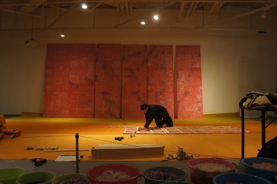 制作中の廣田郁也　「金鶏湖美術館」（中国　蘇州）