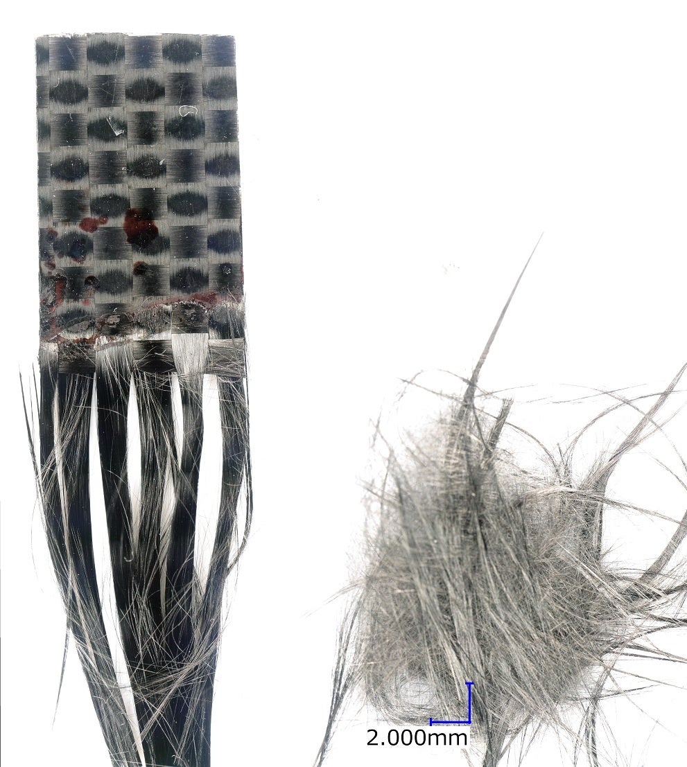 CFRP板より炭素繊維の分離が確認された