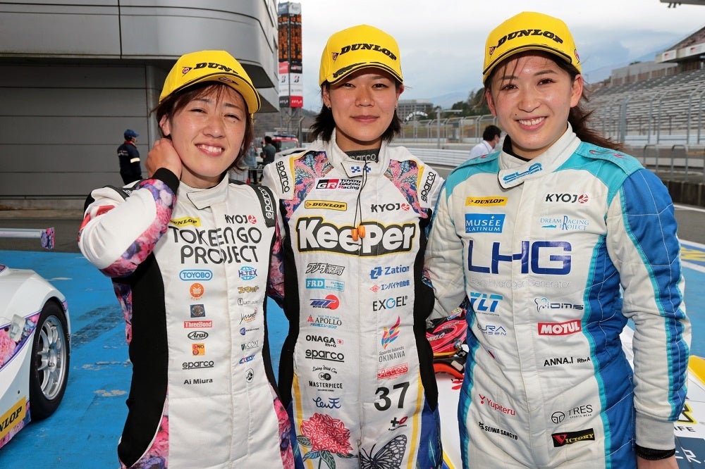 三浦愛選手(左)、翁長実希選手(中央)、猪爪杏奈選手(右)