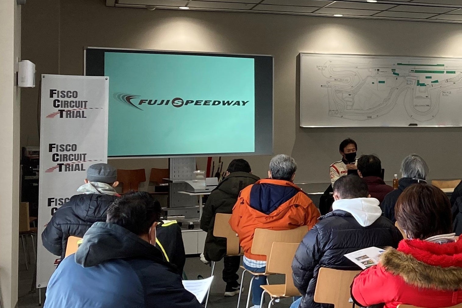 プロドライバー竹内浩典氏によるワンポイント講習