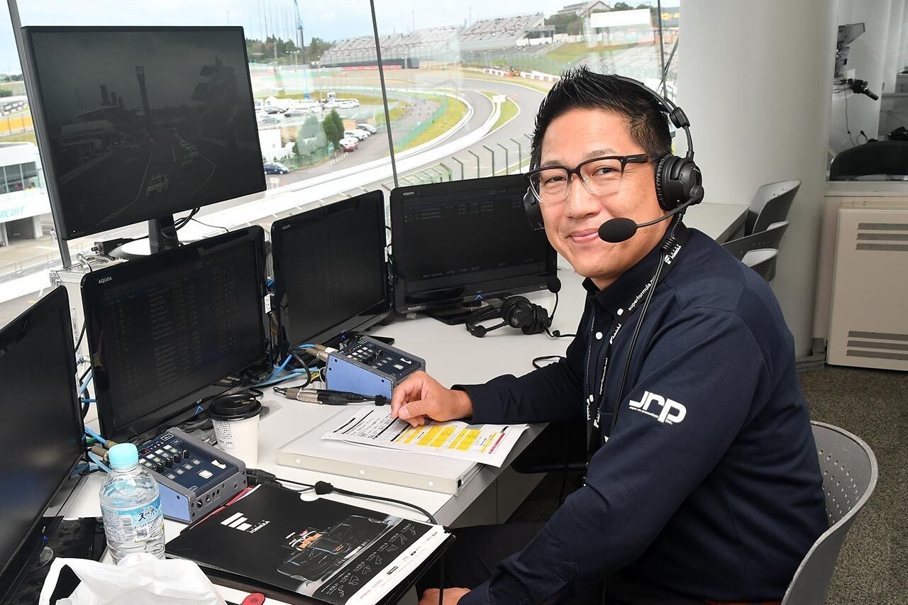 場内アナウンサー