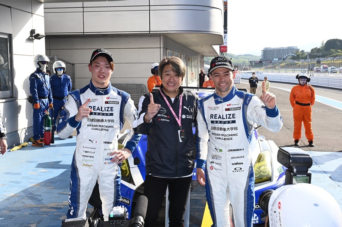 GT300クラス優勝 ジョアオ・パオロ・デ・オリベイラ選手 名取鉄平選手