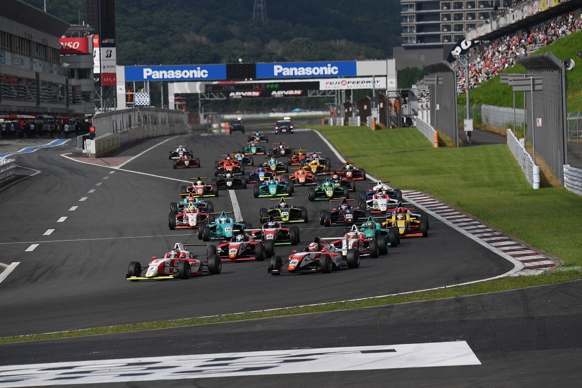 FIA-F4選手権第6戦スタート