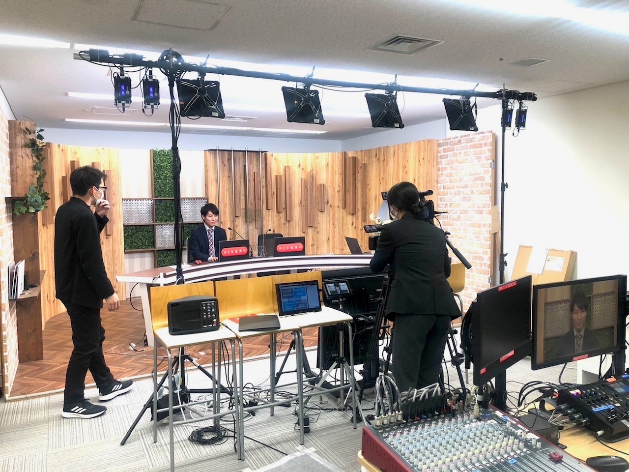 TV撮影のようなWEB会社説明会