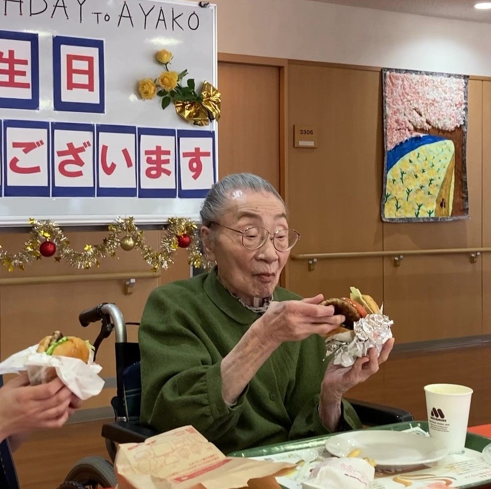 「とびきりトマト&レタス」バーガーを完食