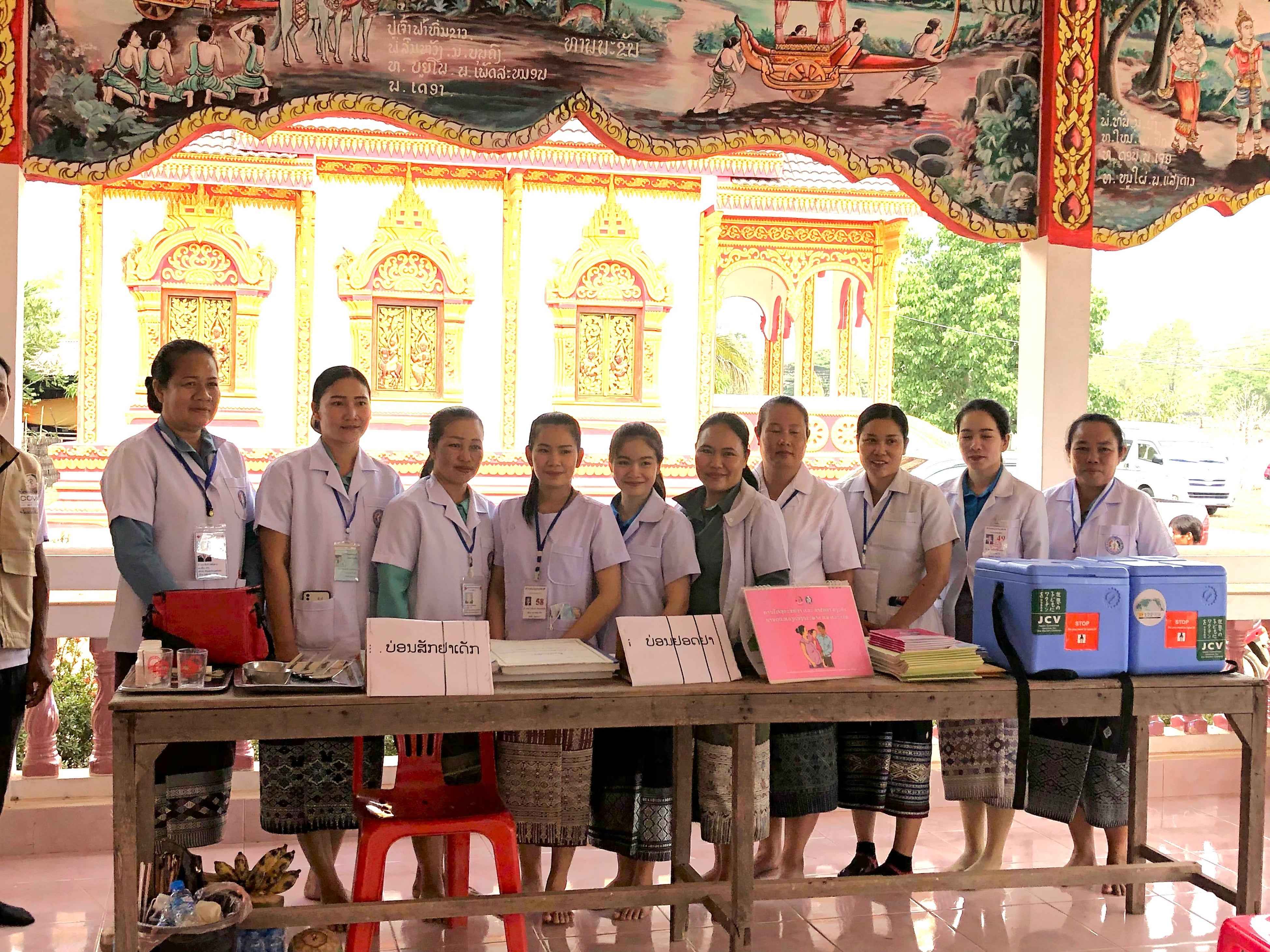 現地視察の際、ワクチン接種会場で出会った看護師と医療ボランティア