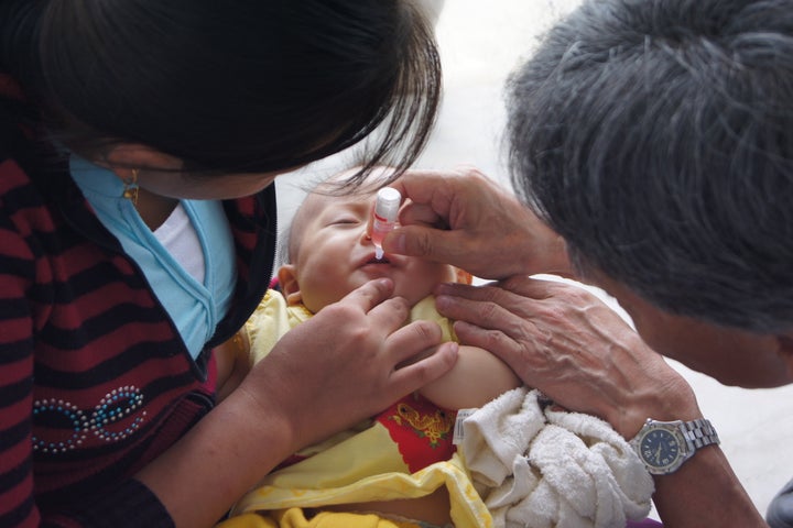 ラオスでのワクチン接種の様子