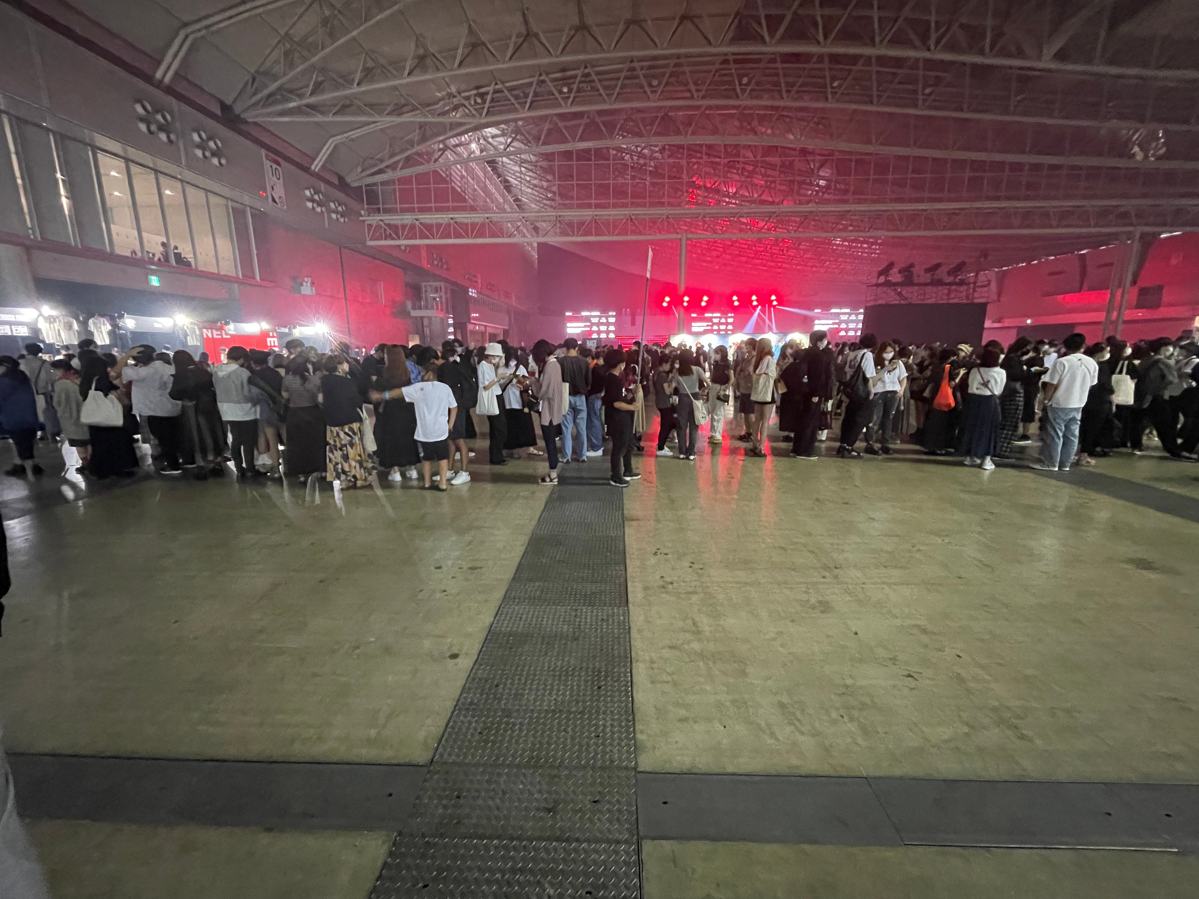 撮影会で大行列の様子