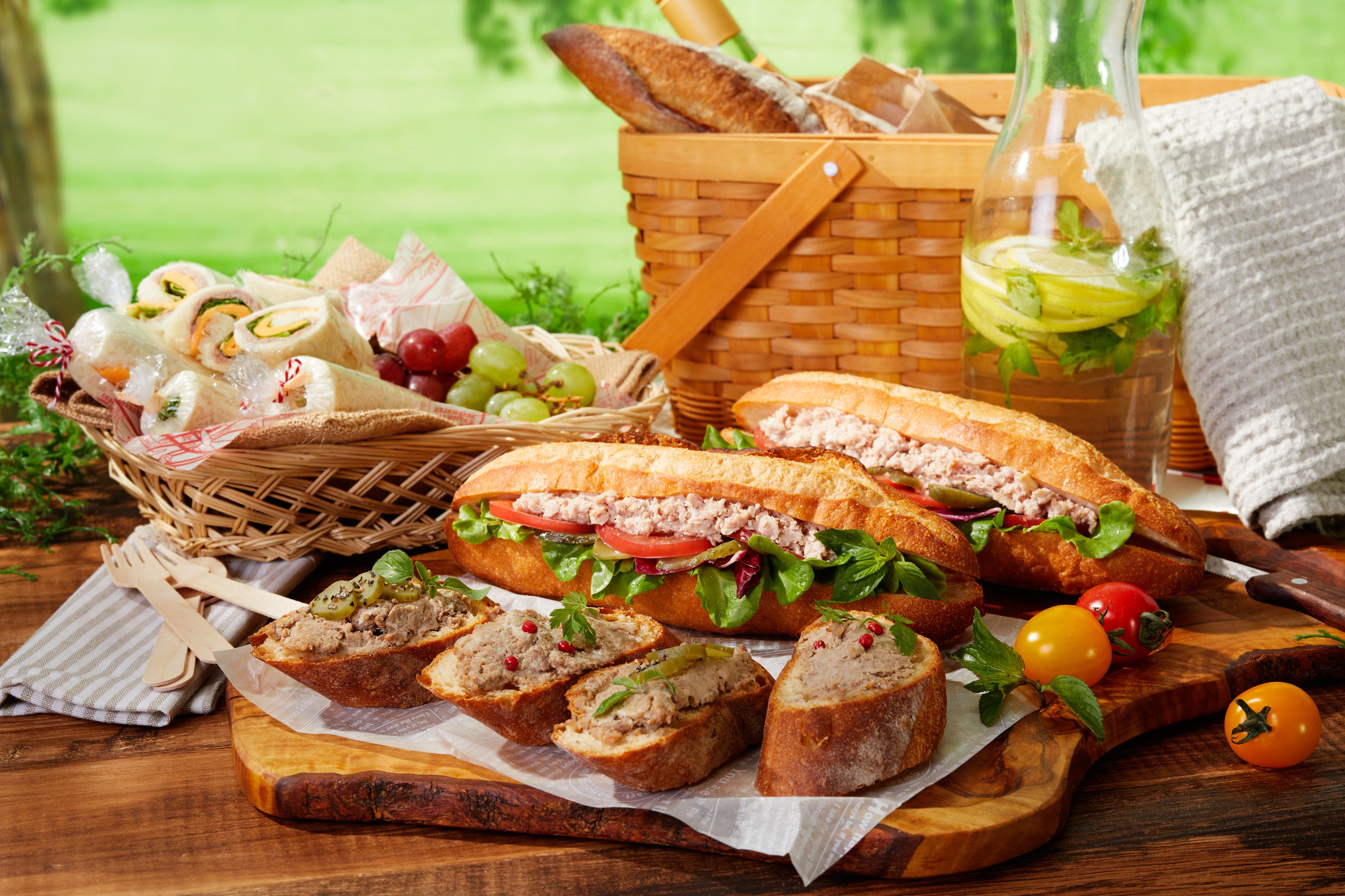 エナフ商品を使ったフランス流のピクニック