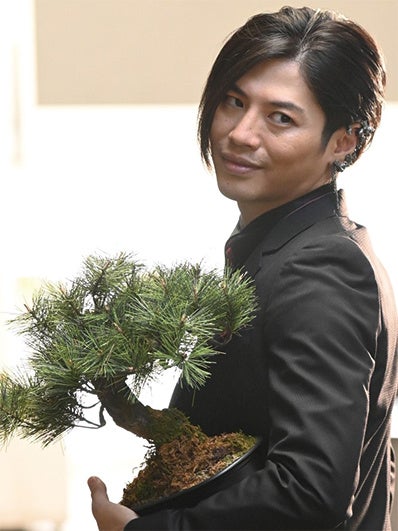 青柳尊哉 (ジャグラス ジャグラー役)