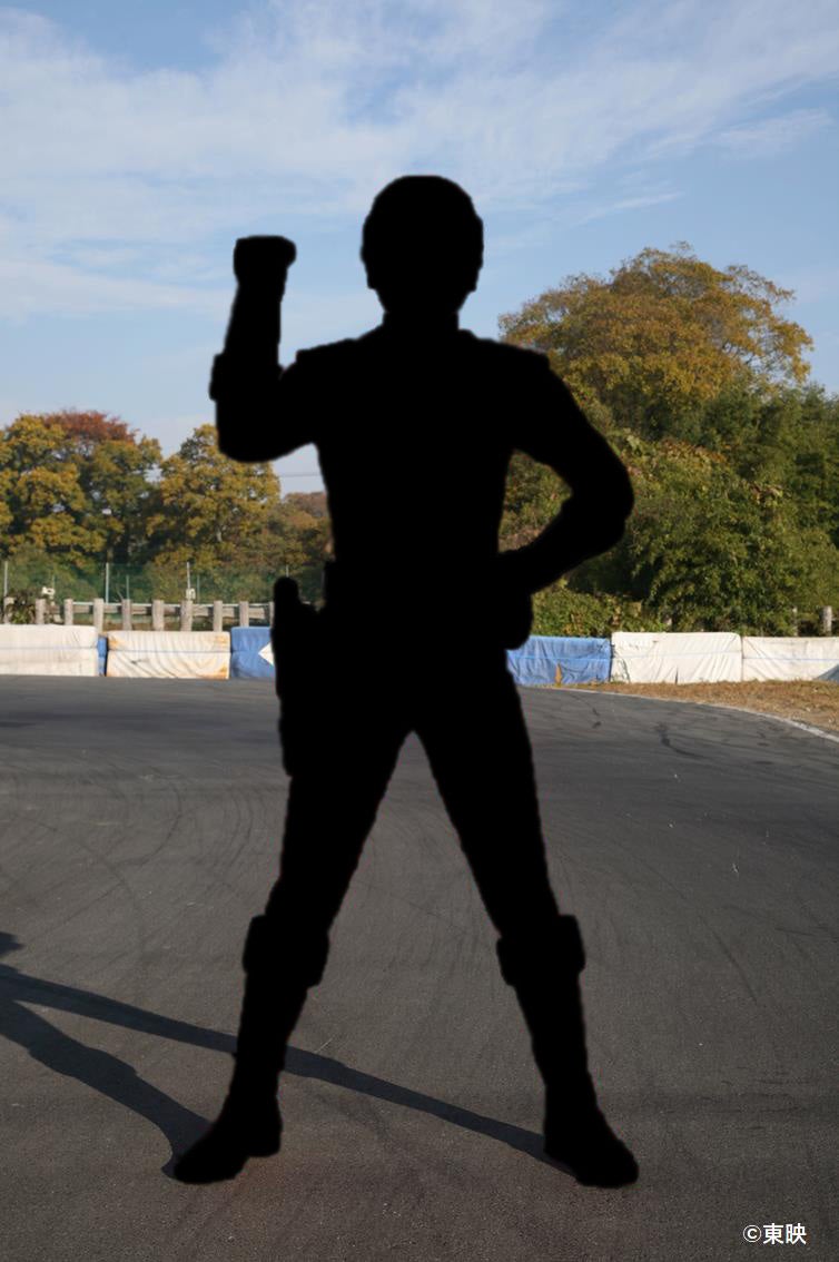 謎の戦士とは一体…