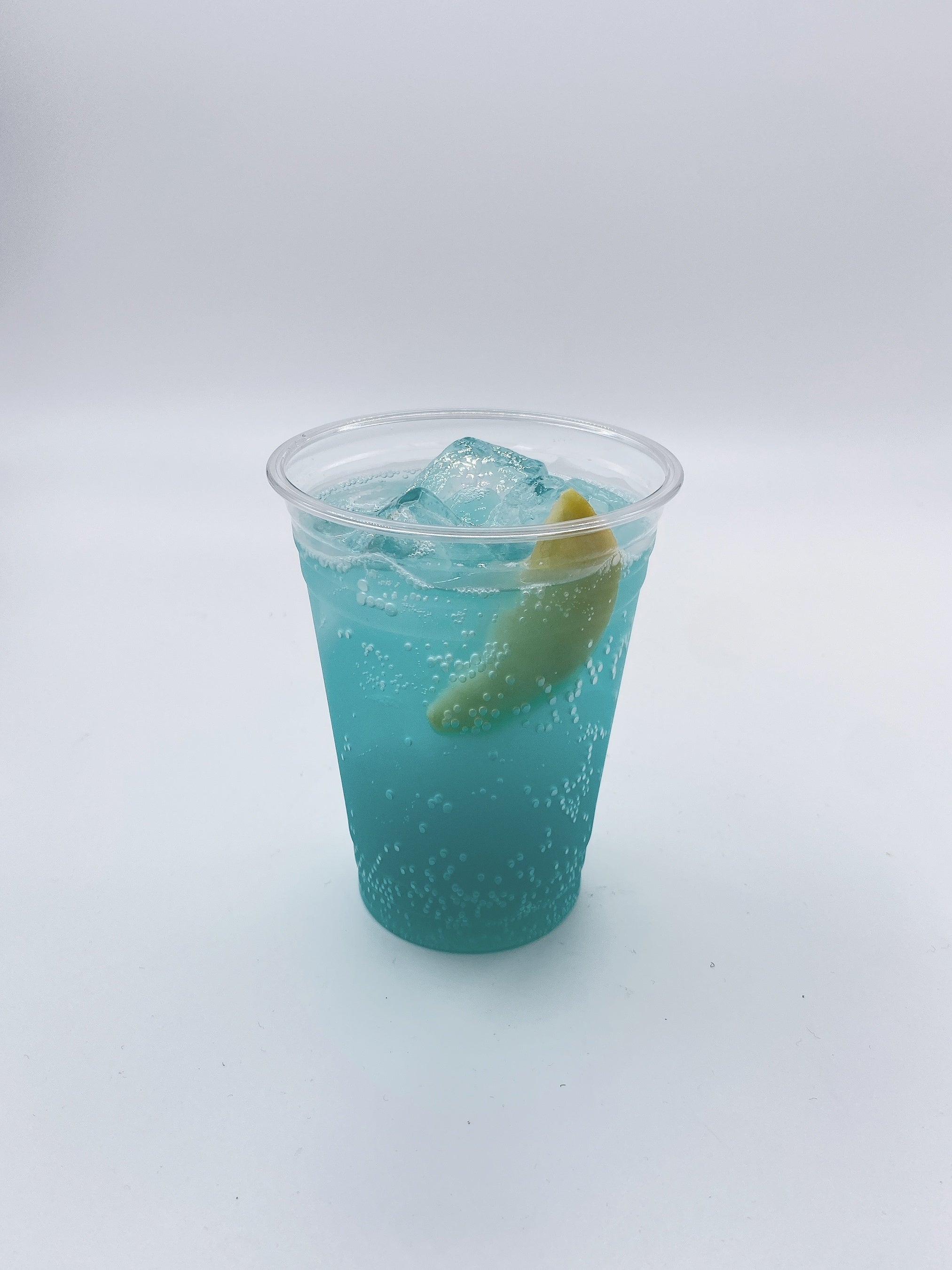 青りんごブルーソーダ （ノンアルコール）　700円 ※アルコール（800円）の販売あり