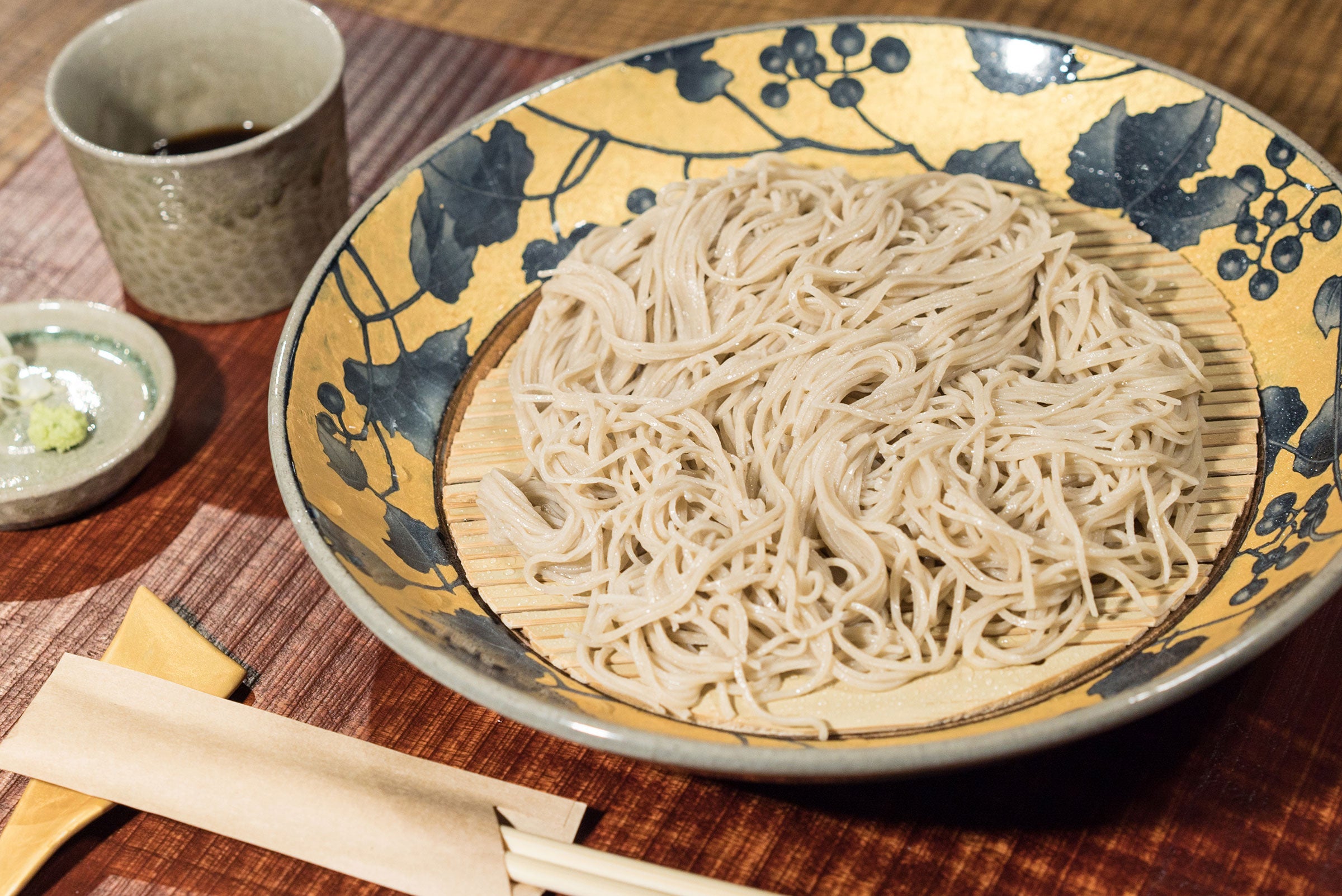 房空路の器で楽しむ、手打ち蕎麦