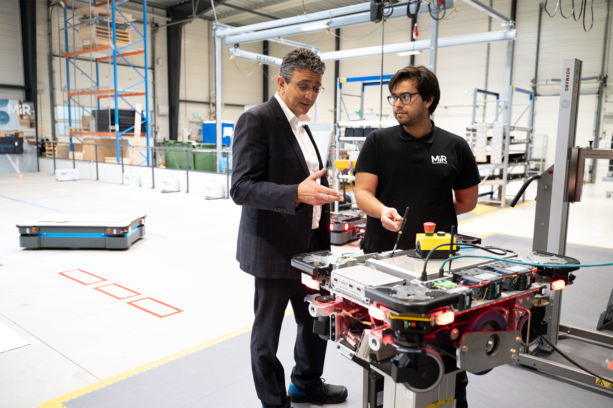 新社長 Jean-Pierre HathoutとMiR製品