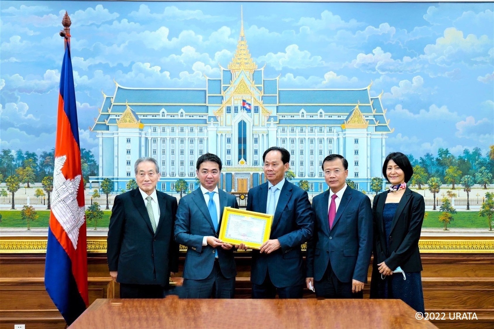 カンボジア王国国土管理・都市計画・建設省にてライセンス発行時の表敬訪問