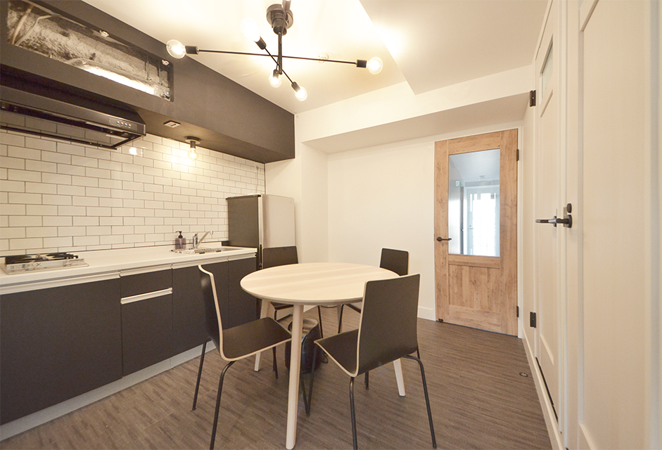 キッチンは、アイデアとユーモアがクロスします。