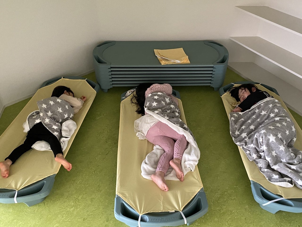 お昼寝用の寝具も無料で提供