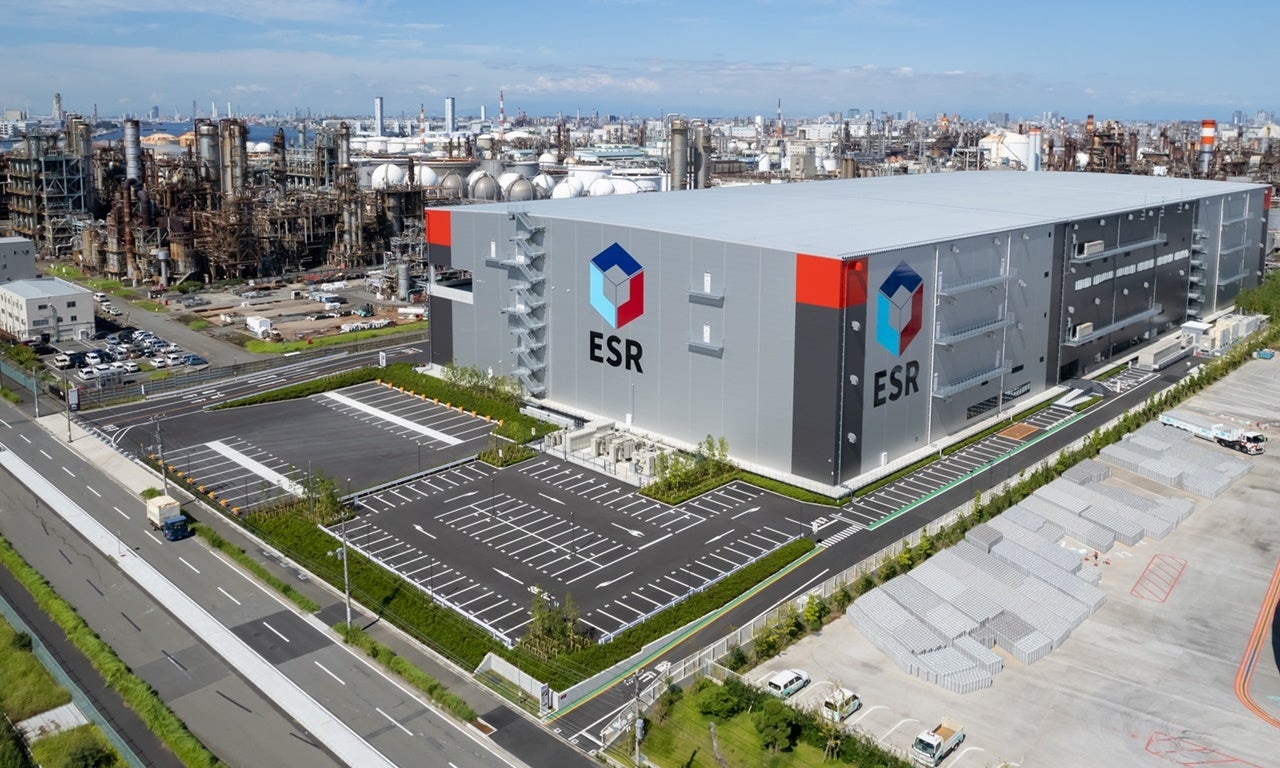 大型車出入口（奥側）と普通車出入口（手前）を分離