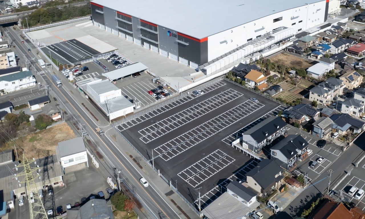 隣接する土地を取得し普通自動車用の駐車場を325台用意