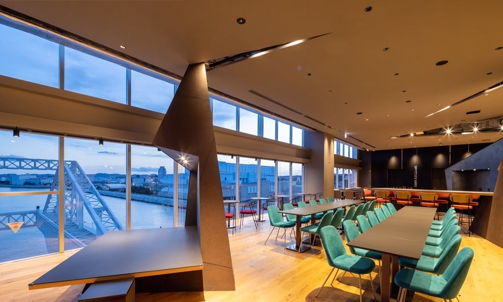 南ラウンジ（4階）