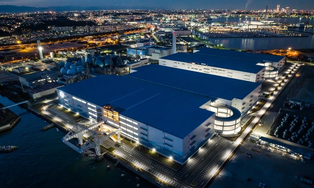 建物南側の3・4階にラウンジ、屋上にスカイデッキ、1階に託児所