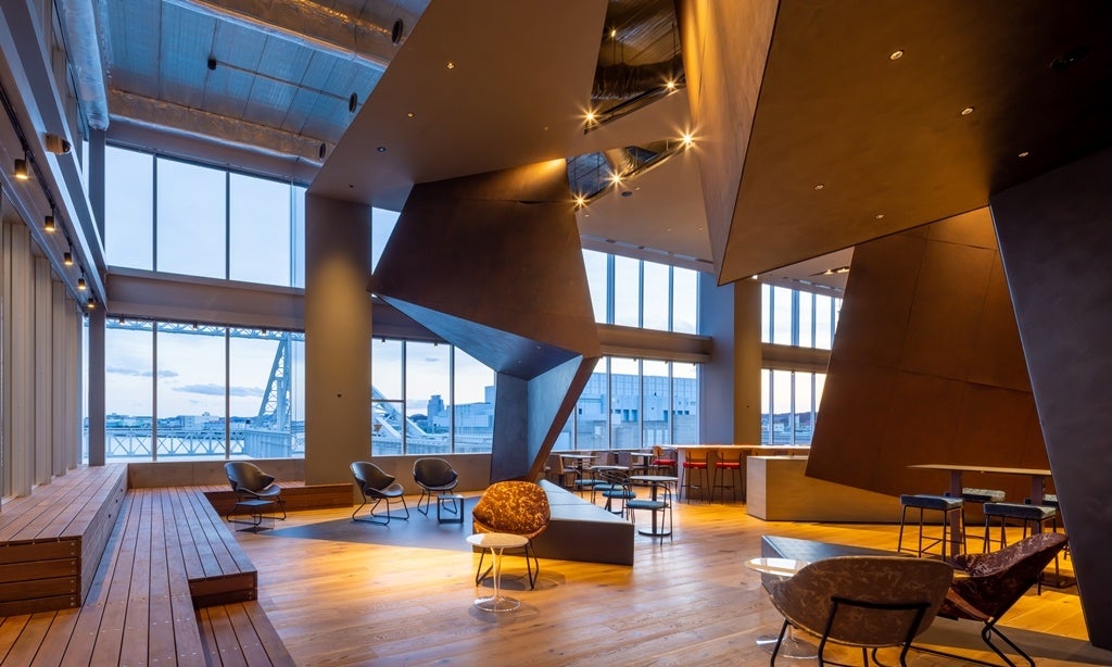 南ラウンジ（3階）