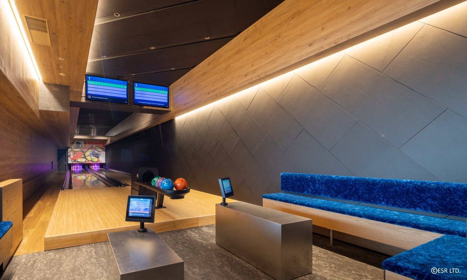 日本の物流施設初のボウリング場