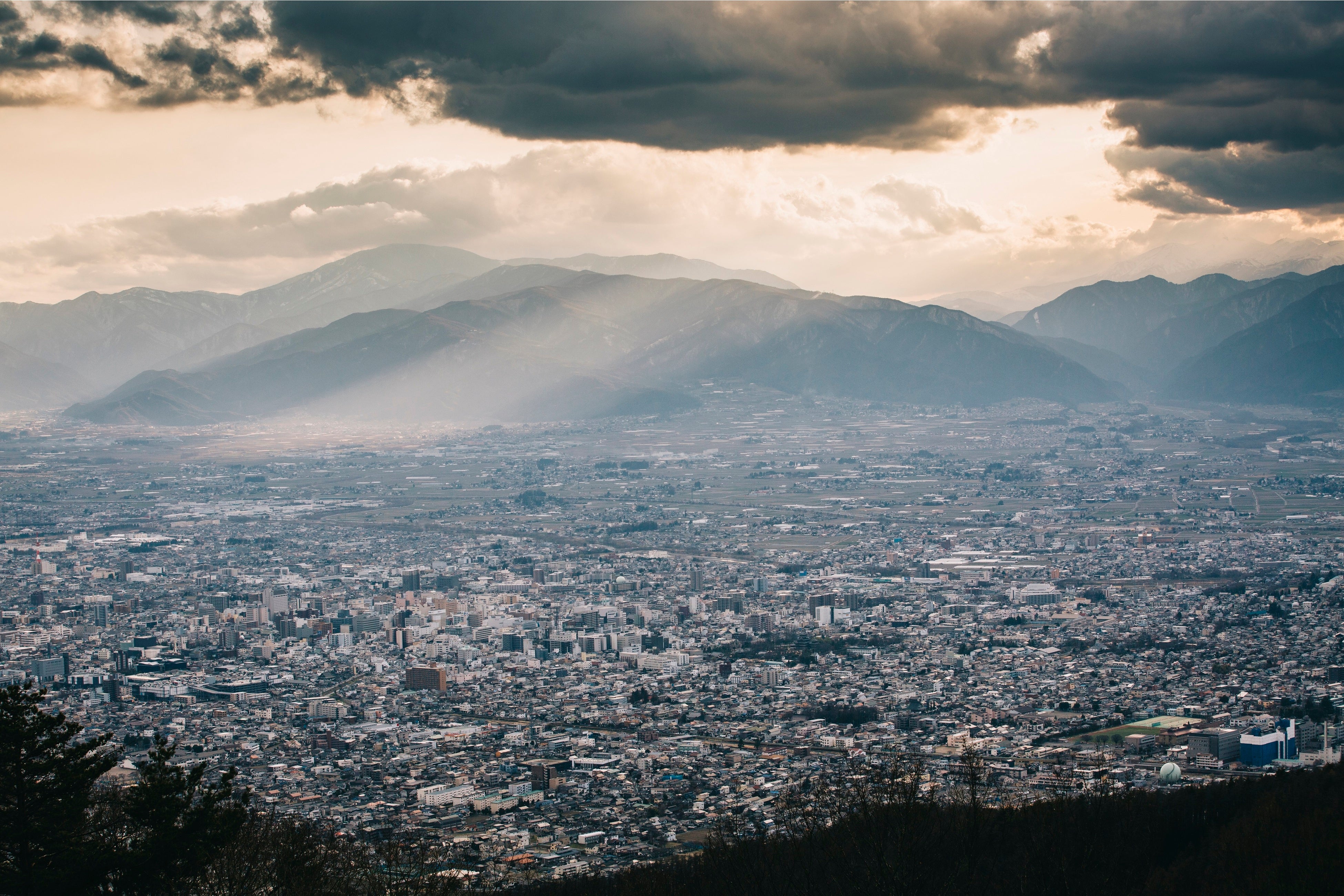 眼下に広がる松本の街並み