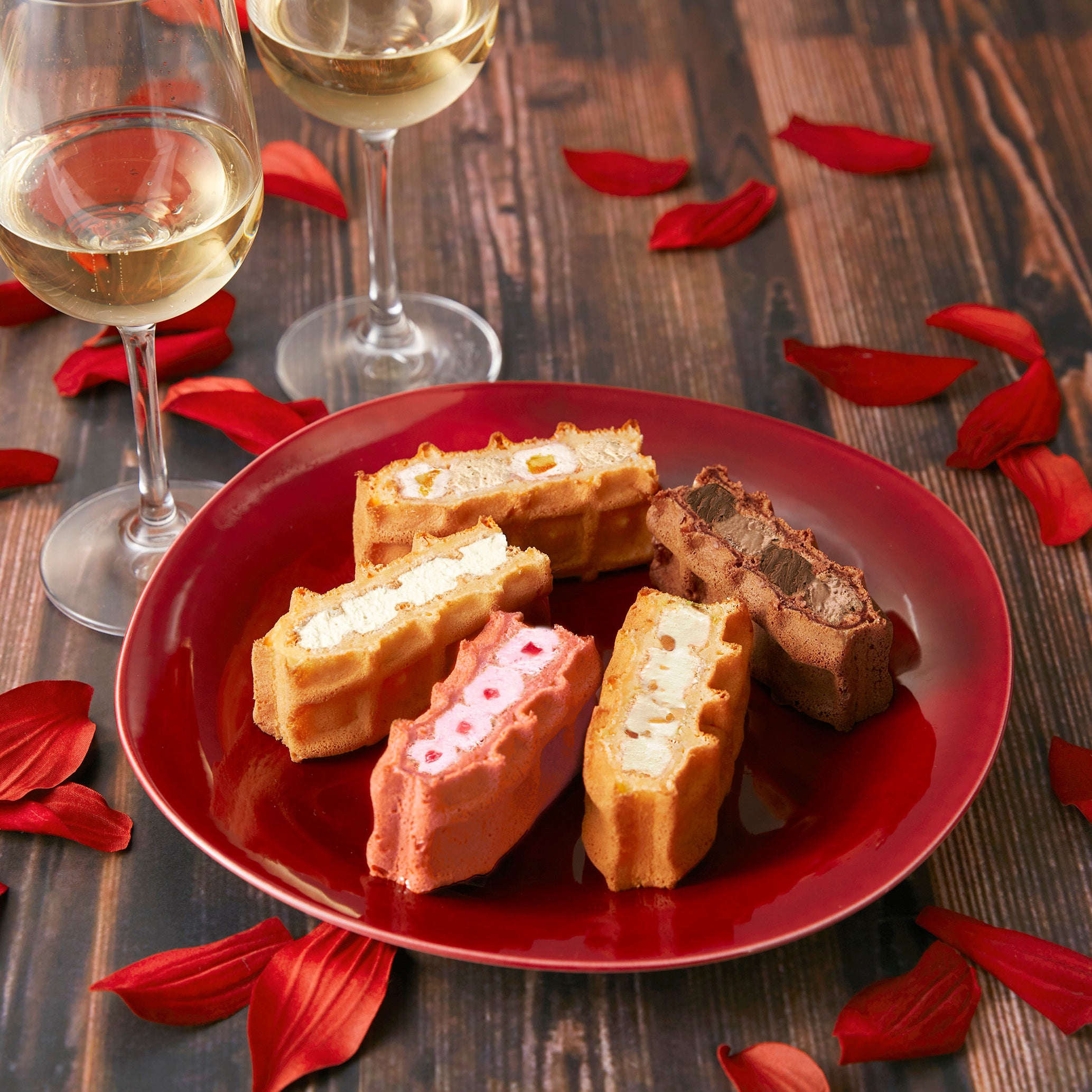 コーヒー・紅茶・日本茶はもちろんワインと一緒に。