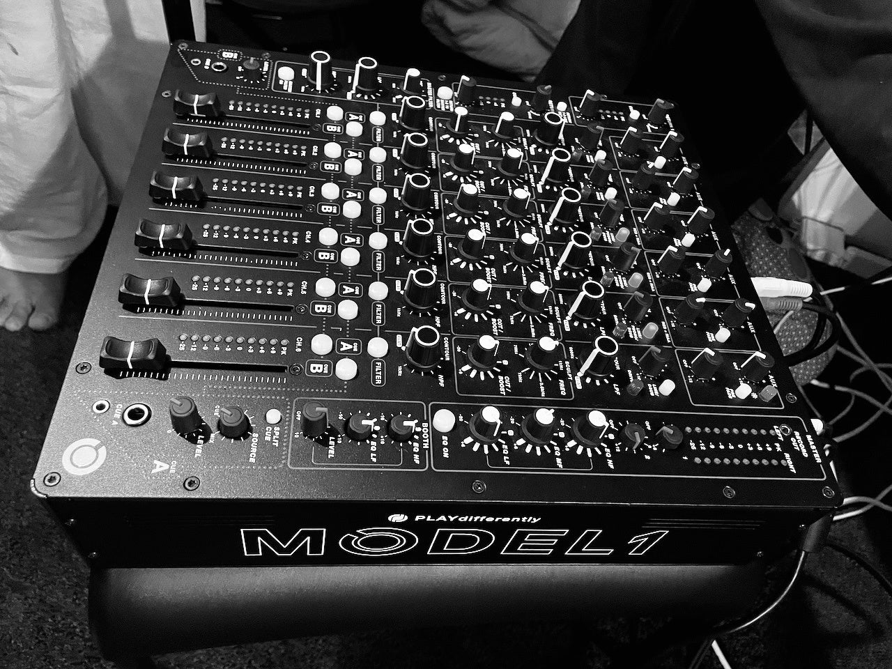 創造性と最高の音質の両立を見事に実現する至高のアナログミキサー MODEL 1